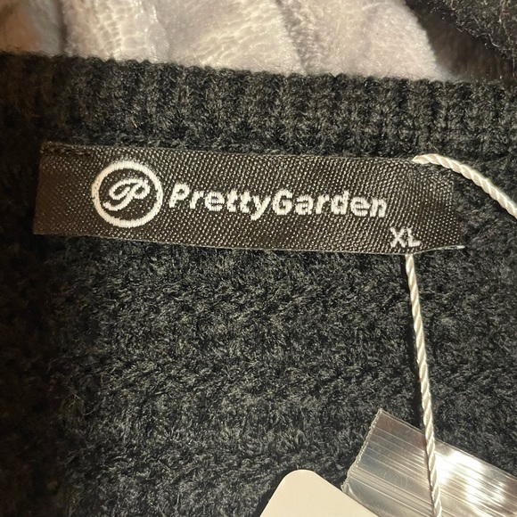 Classic Black Women's Cardigan with Gold Buttons - Picture 4 of 8